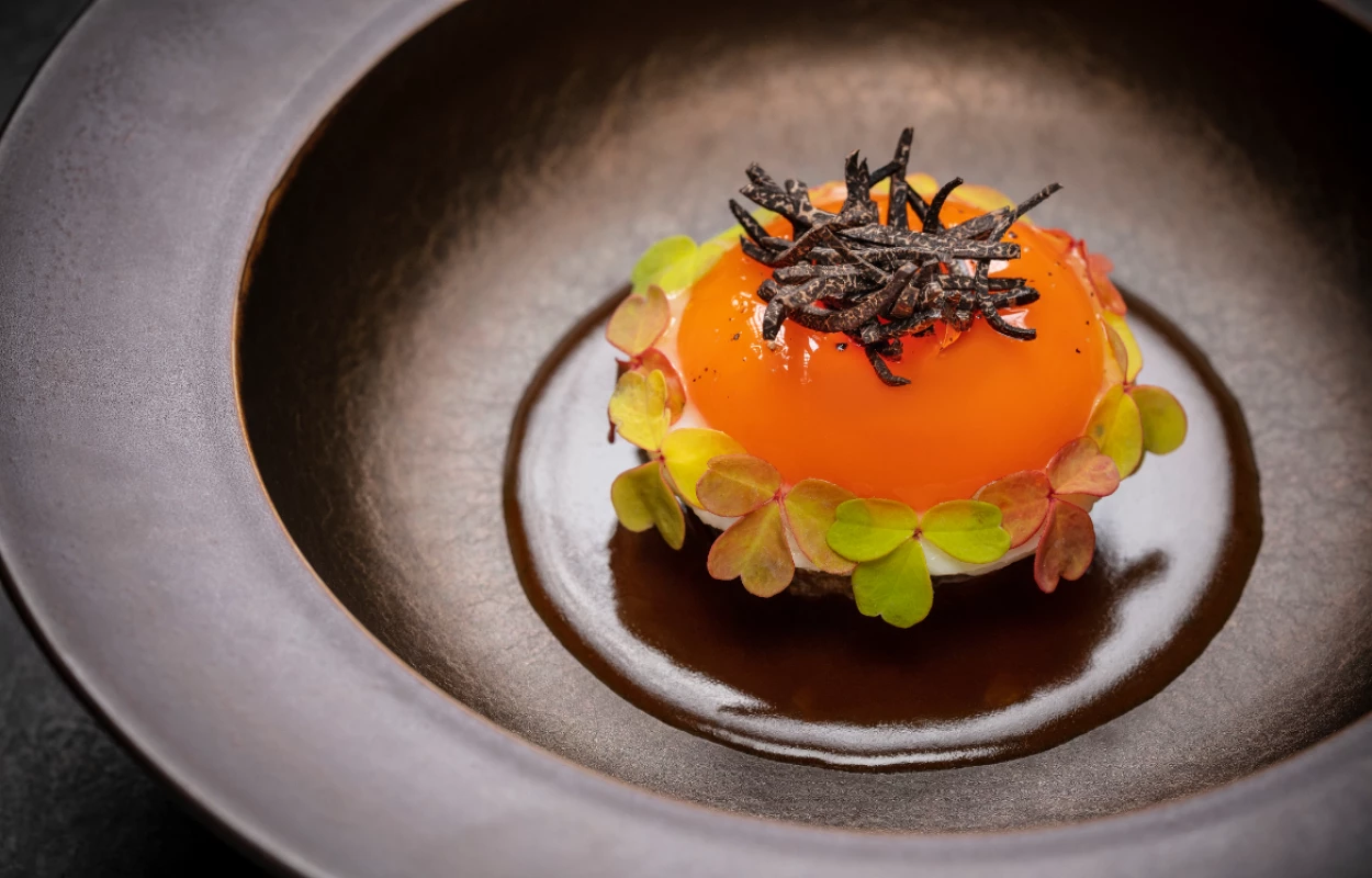  A dessert with peaches, petals, and spices